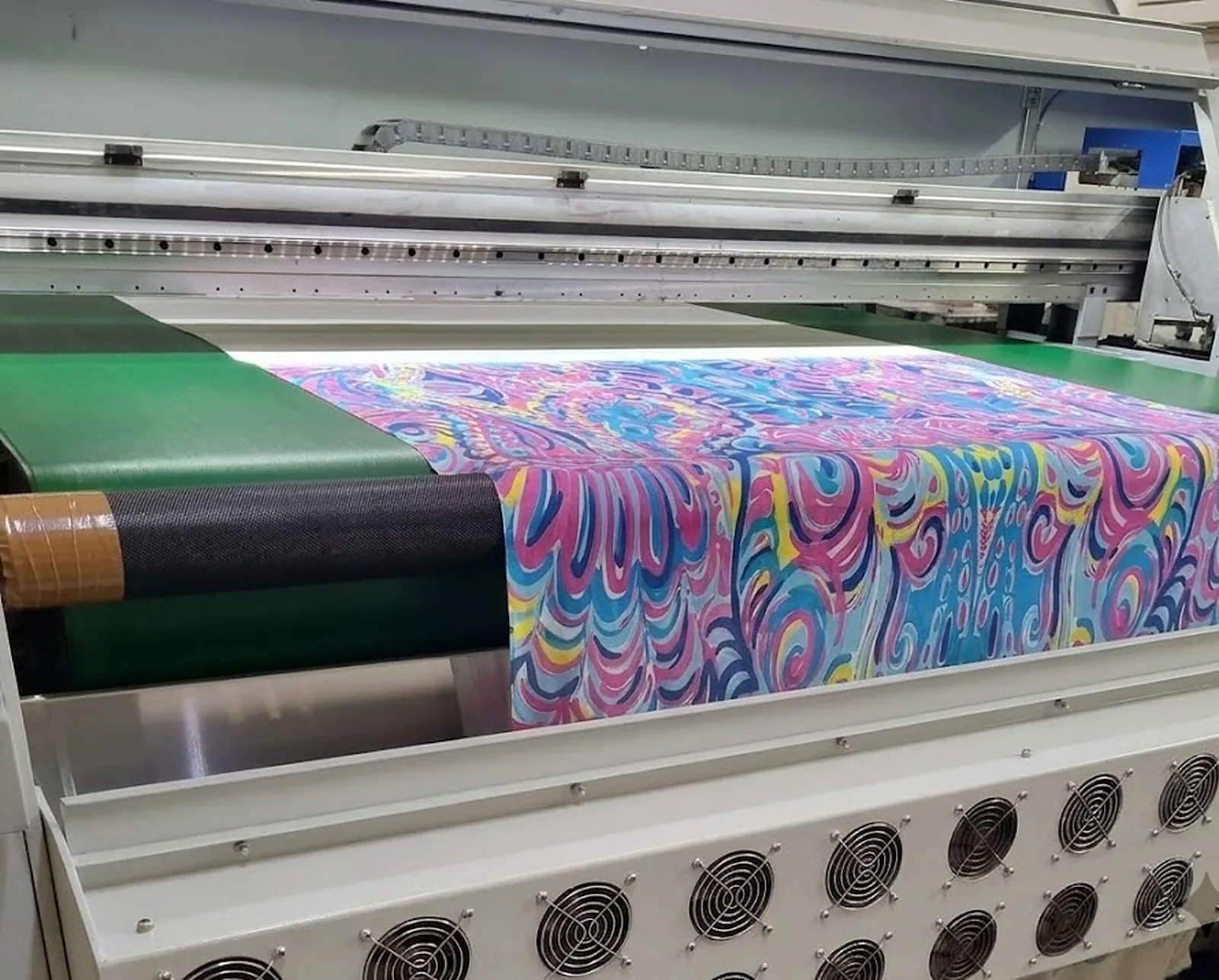 Swirl design printing on polyester fabric